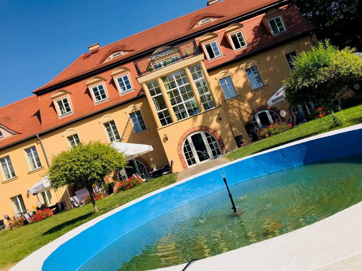 Schloss 자흐데니크 외부 사진